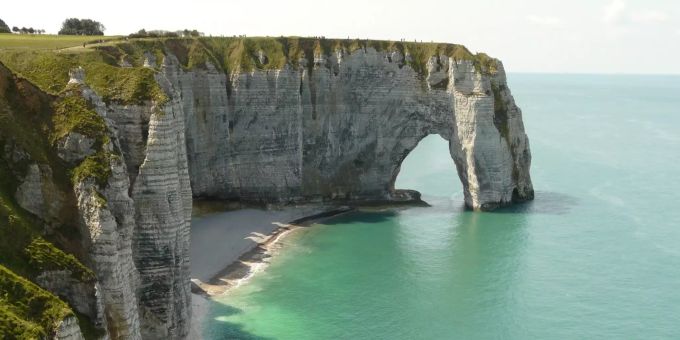 Die berühmten Klippen von Étretat in der französischen Normandie. Étretat Klippen