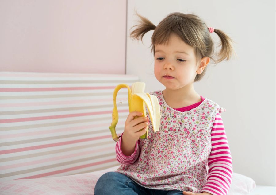 Mädchen Banane Kleinkind