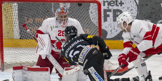 David Desharnais trifft zum 3:1 für Fribourg-Gottéron gegen Lausanne in der National League. National League Fribourg-Gottéron Lausanne