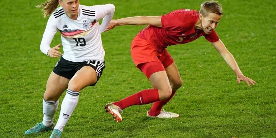 Klara Buhl (l) im Laufduell mit der Kanadierin Quinn. Foto: Joe Giddens/PA Wire/dpa