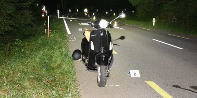 Gutenswil ZH: Zwei Verletzte bei Selbstunfall mit Motorroller. Gutenswil ZH