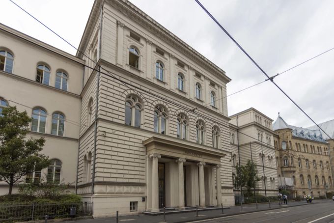 Der Prozess vor dem Bonner Landgericht statt. Landgericht Bonn Cum-Ex Prozess