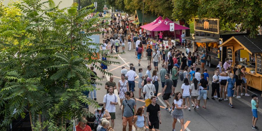 Der Event zieht tausende Feierlustige an.