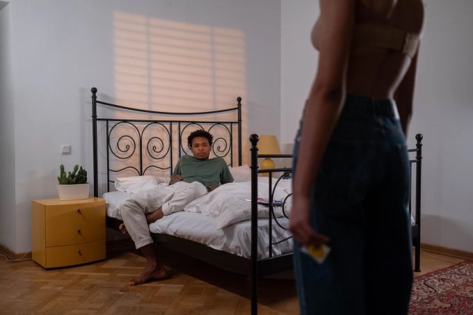 Beim Pornokonsum sollte es klar definierte Regeln geben. Damit der Spass danach nicht zu kurz kommt. Liebe, Beziehung, Sex, Paar