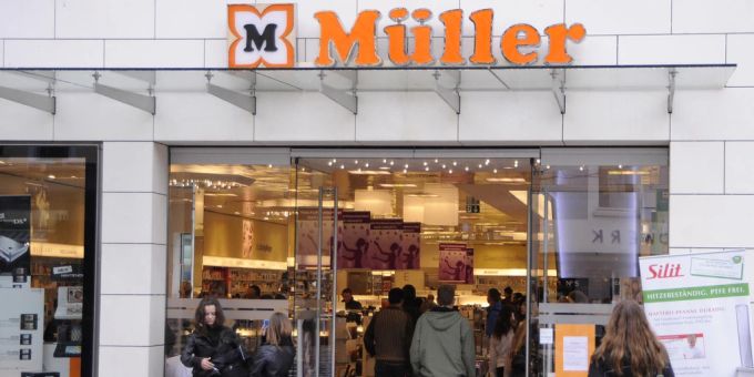 Die Müller-Drogeriekette gehört dem 91-jährigen Erwin Müller. (Symbolbild) Drogerie Müller Erwin