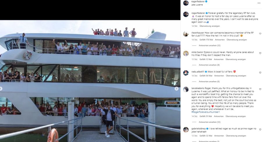 Roger Federer posiert mit seinem Fanclub vor dem Motoschiff «Diamant».