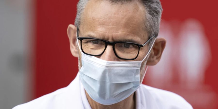 Die neue Covid-Variante BA.2.86 hat laut dem Chefarzt Infektiologie am Kantonsspital Winterthur das Potential eine Infektionswelle auszulösen. «Seit Mitte August haben wir wieder konstant etwa vier bis sechs Patienten, die mit oder wegen Covid hospitalisiert sind.» (Archivbild)