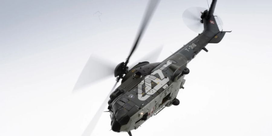 Ein Helikopter des Super Puma Display Teams bei einer Flugshow 2014 in Payerne. (Archivbild)