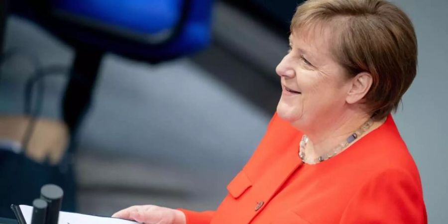 Bundeskanzlerin Angela Merkel (CDU) spricht bei ihrer Regierungserklärung zur deutschen EU-Ratspräsidentschaft im Bundestag. Foto: Kay Nietfeld/dpa