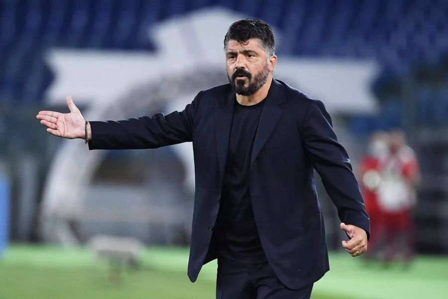 Napoli-Trainer Gennaro Gattuso dirigiert sein Team am Spielfeldrand.