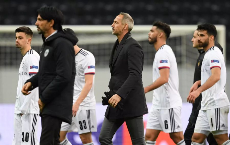 Gegen Frankfurt, trainiert von Ex-YB-Trainer Adi Hütter (Mitte) überzeugt der FCB vor der Corona-Pause.