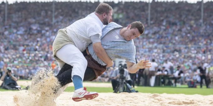 Florian Gnägi (l.) 2019 am Eidgenössischen Schwing-und Älplerfest in Zug. Schwingen Gnägi