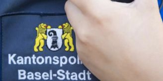 Basel-Stadt BS - Frau mit Kinderwagen auf Trottoir sexuell belästigt