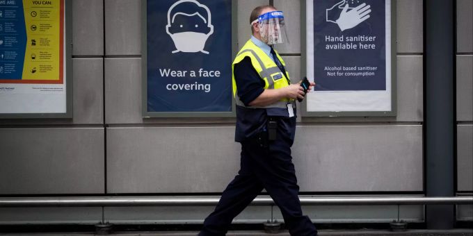 Die Bündner Kantonsärztin warnt vor dem alleinigen Schutz der Plastikvisiere.