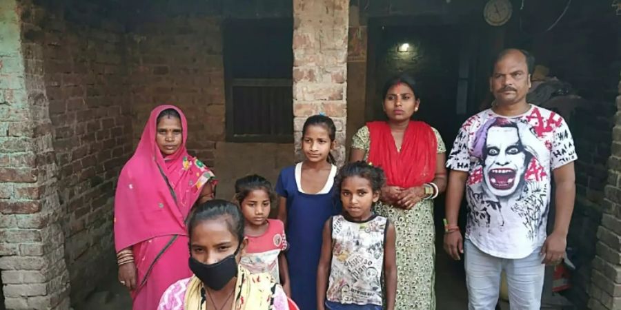 Jyoti Kumari (vorne) mit ihrer Familie