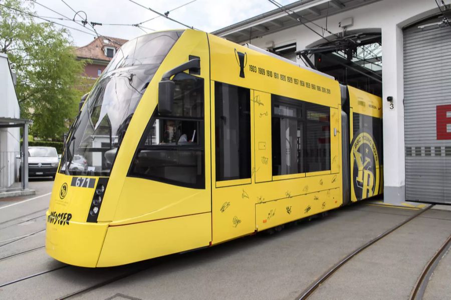 Das YB-Meistertram fährt seit 2018 durch Bern.