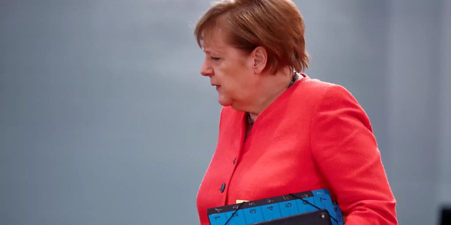 Bundeskanzlerin Angela Merkel (CDU) kommt zur wöchentlichen Kabinettssitzung. Foto: Hannibal Hanschke/Reuters Pool/dpa