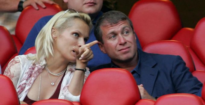 Roman Abramowitsch mit seiner Frau bei einem Chelsea-Spiel. Roman Abramowitsch