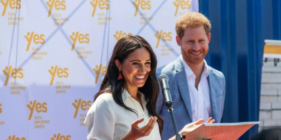 Prinz Harry und seine Frau Meghan bei einem Auftritt in Südafrika