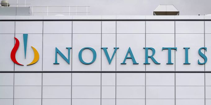 Das Logo von Pharmariese Novartis. Novartis