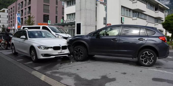 Walenstadt SG: Unfall beim Abbiegen. Walenstadt Unfall Abbiegen