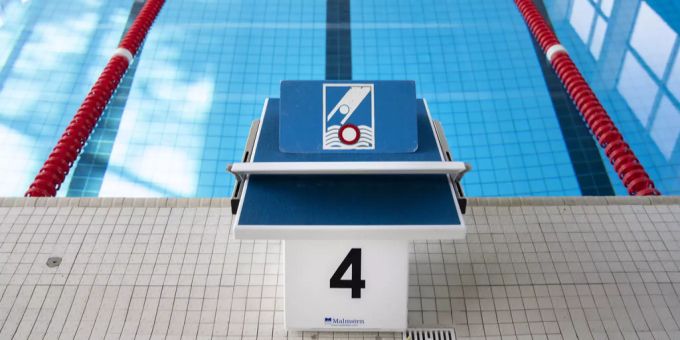 Ein Hallenbad. (Symbolbild) piscine varembé