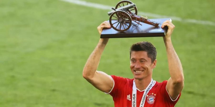 Robert Lewandowski wurde von den Bundesliga-Profis mit 42 Prozent zum besten Feldspieler gewählt. Foto: Kai Pfaffenbach/Reuters-Pool/dpa