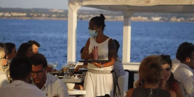 Ein Restaurant auf Mallorca berechnet Strafgebühren. (Symbolbild) Mallorca