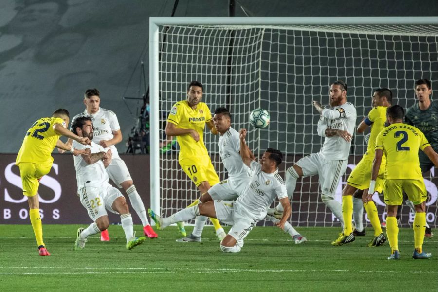 Gleichzeitig feiert Real Madrid gegen Villarreal einen 2:1-Sieg.