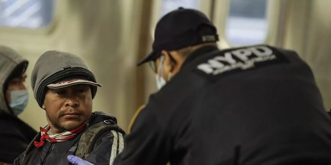 New York - Nach Protesten: New Yorks Bürgermeister kündigt Polizeireform an