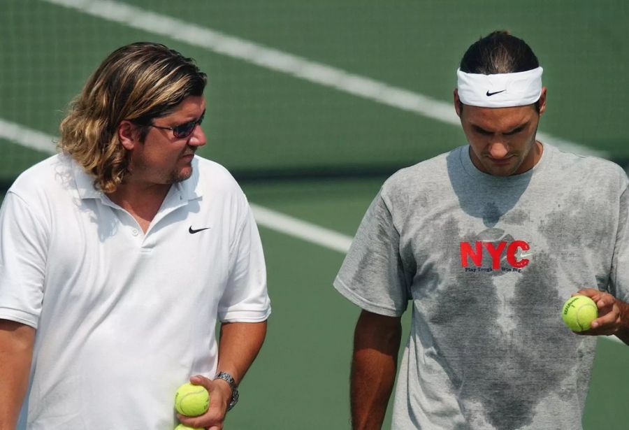 Peter Lundgren im Gespräch mit Roger Federer. (Archivbild)