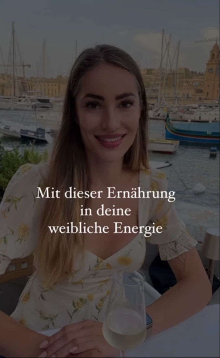 Influencerinnen und Influencer teilen Tipps und Tricks, wie man in seine weibliche oder männliche Energie kommt.