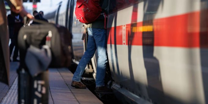 Die Deutsche Bahn führt während der EM eine Reservierungspflicht auf vielen Zügen ein. deutsche bahn