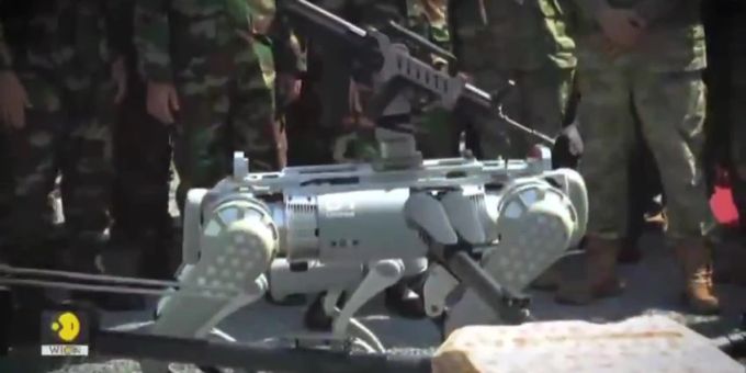 China hat bei einer Militärübung mit Kambodscha sogenannte «Kampfhund-Roboter» mit auf dem Rücken montierte Maschinengewehre präsentiert. China Robodog