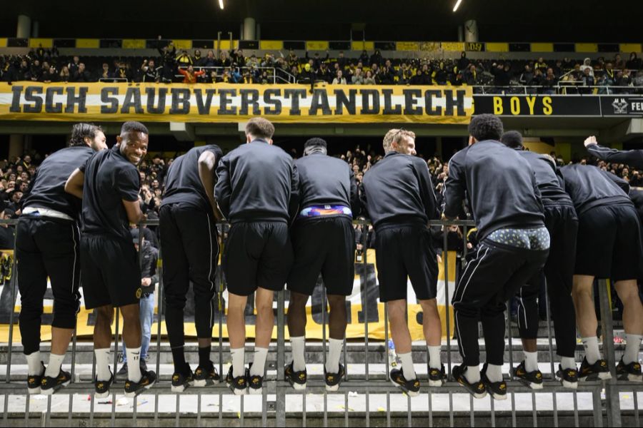 Rund 2000 YB-Fans befanden sich noch im Stadion, als die Stars eintrudelten.