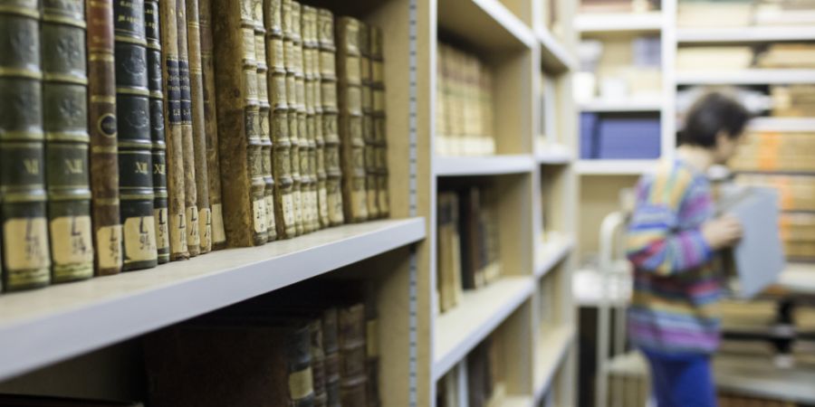 Die Zentral- und Hochschulbibliothek Luzern (ZHB) hat 2025 so viele Besucherinnen und Besucher gezählt wie noch nie. (Symbolbild)