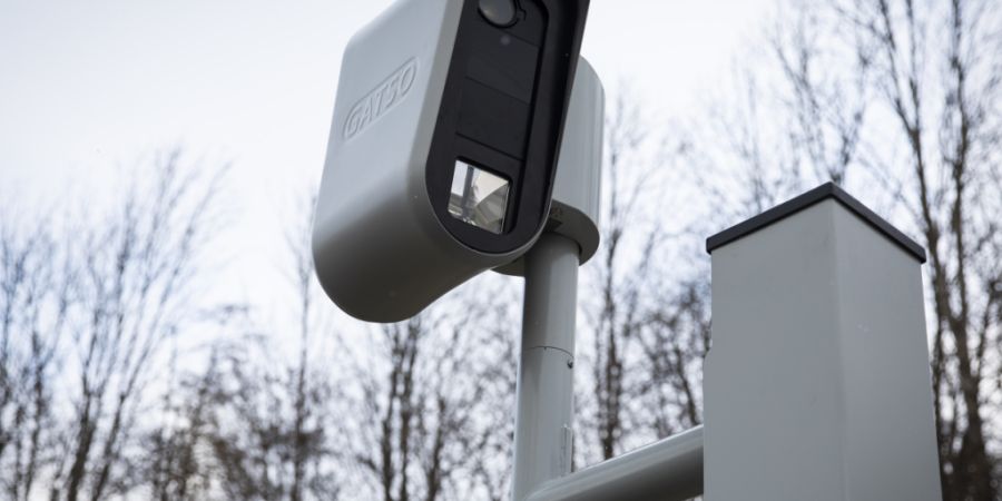 Die Standorte der Blitzkästen sind neu auch in Graubünden öffentlich. Ausgenommen sind jedoch jene Messstationen bei Spitälern, Alters- und Pflegeheimen, Schulen und Kindergärten. ...