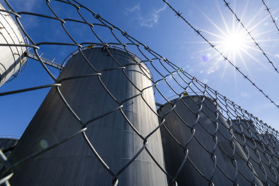 Dort soll er unter strengen Auflagen zu Biodiesel und Brennstoff verarbeitet werden.