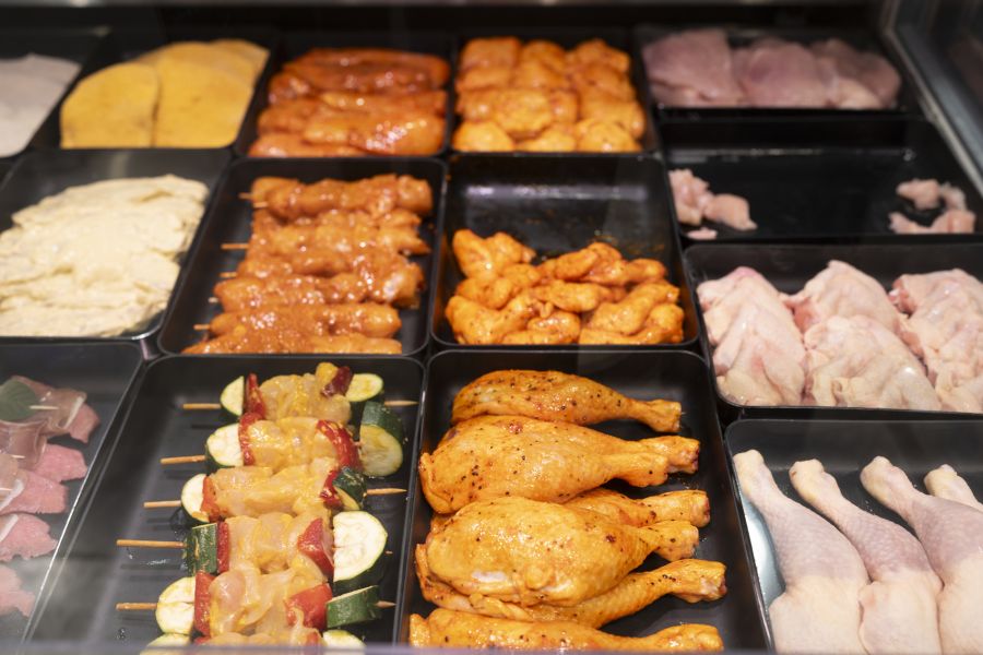 Während Schweinefleisch an Beliebtheit verliert, wird Poulet immer populärer.