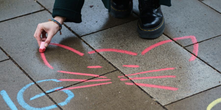 Auch sogenanntes «Catcalling» kann auf «Zürich schaut hin» gemeldet werden, also sexuell anzügliche Bemerkungen oder Nachpfeifen. (Symbolbild)