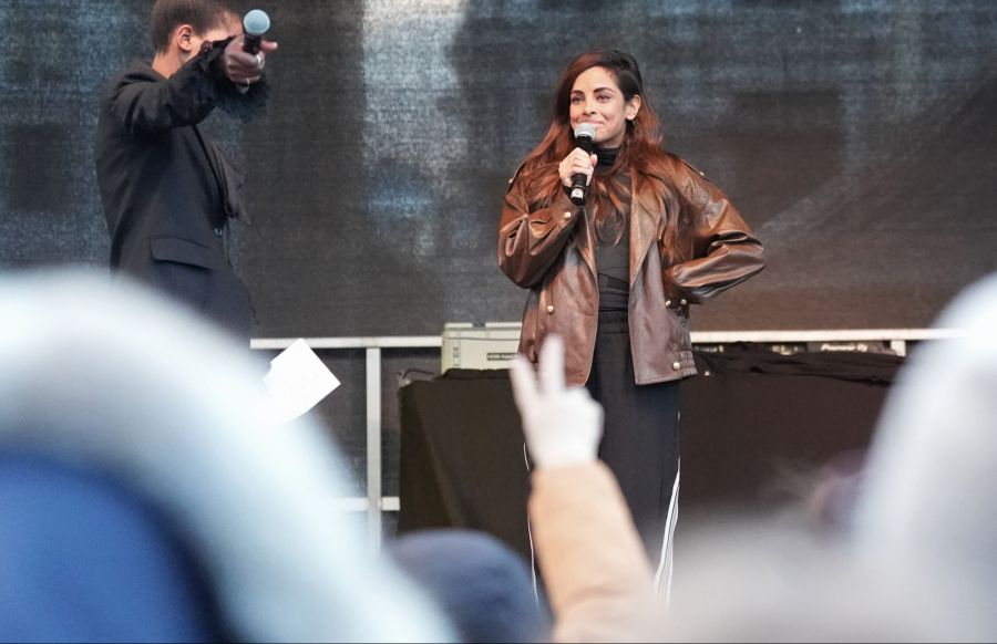 Collien Fernandes wirft ihrem Ex-Mann vor, gefälschte Nacktbilder und -videos von ihr verschickt zu haben.