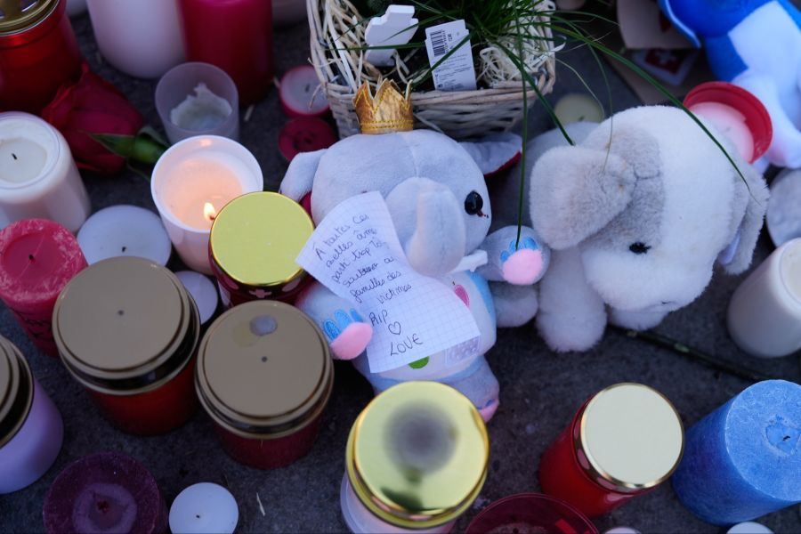 Auch die Restaurant- und Ladenbesitzer blicken auf schwierige Wochen zurück. Seit dem 1. Januar herrsche Stillstand, erzählt ein Unternehmer.