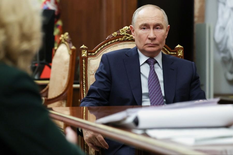 Der russische Staatssender RT macht mit einem Fake-Screenshot eines SRF-Artikels und mit einem Frontalangriff aufs SRF Stimmung für ein Ja zur SRG-Halbierungsinitiative. (Symbolbild)