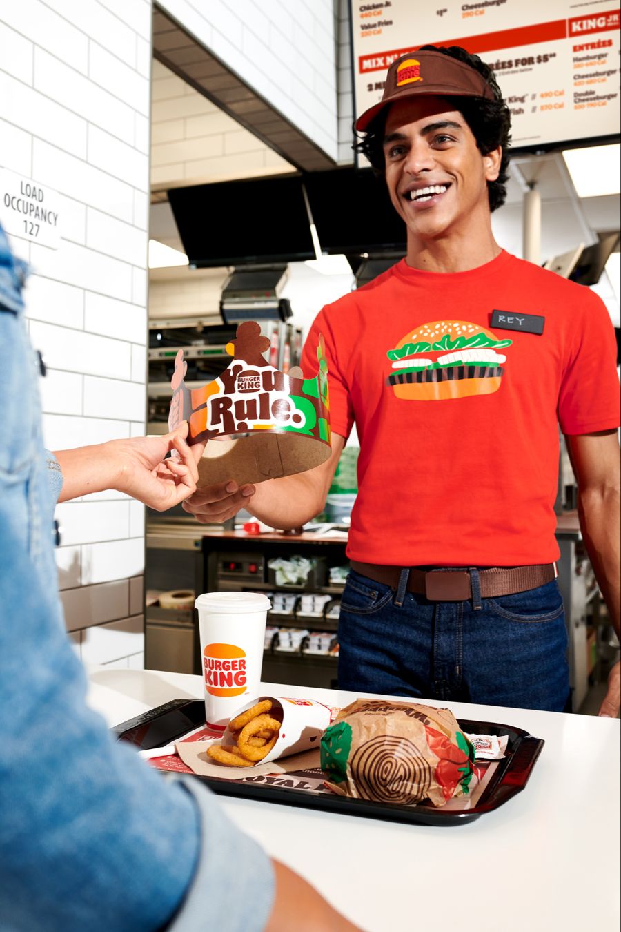 Doch es registriert auch, ob «Bitte» und «Danke» gesagt wird. Daraus wird die Freundlichkeit des Personals bewerten.