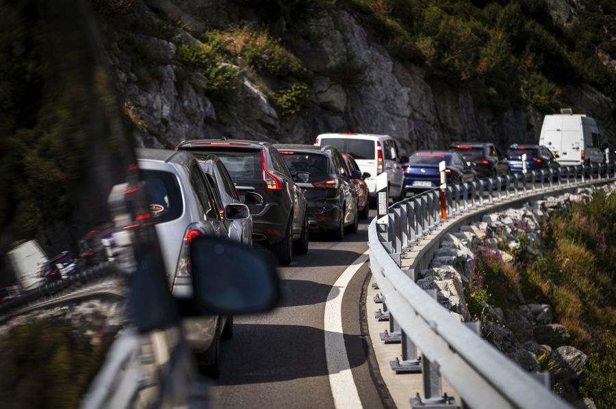 Der Touring Club Schweiz (TCS) rechnet für die Hin- und Rückreise mit jeweils zwei bis drei Stunden Wartezeit.