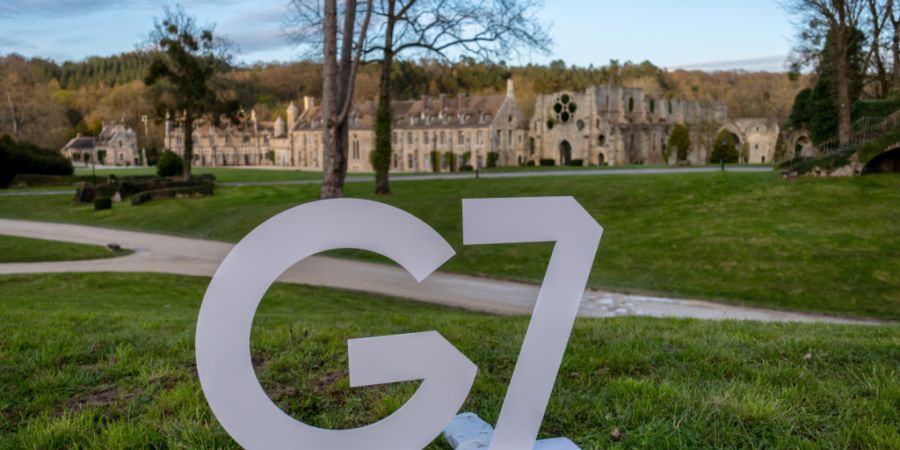 Das Abbaye des Vaux de Cernay wo das G7 Außenminister-Treffen stattfindet. Im Mittelpunkt des Treffens stehen der Krieg im Nahen Osten sowie der Ukraine-Krieg. Foto: Michael Kappeler/dpa