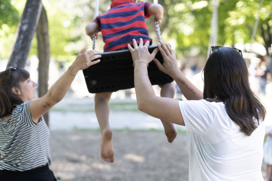 Betroffene Familien freuen sich zudem über mehr gemeinsame Zeit durch den freien Tag: Es gebe längere Wochenenden statt langer Ferien.