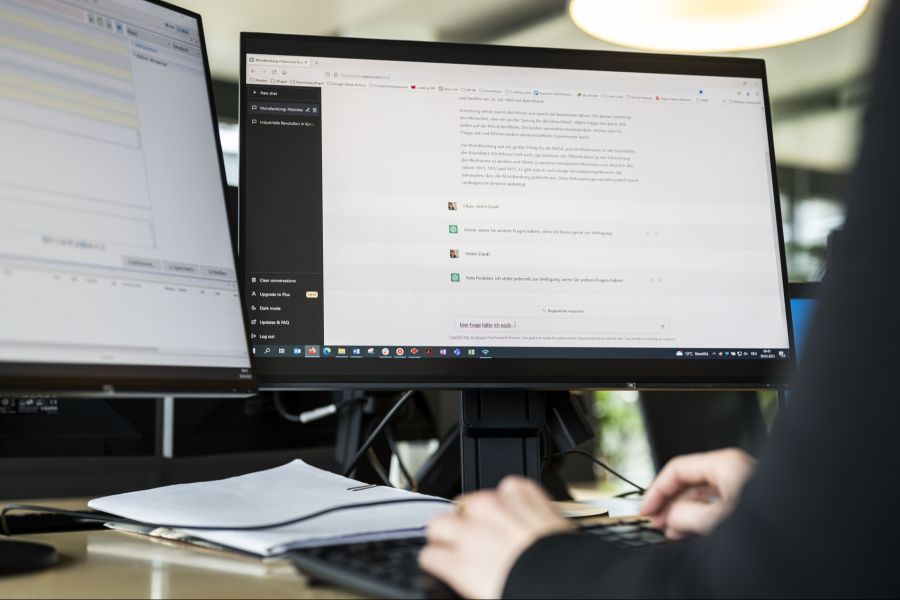 Eine Bernerin sträubt sich gegen künstliche Intelligenz wegen des Stromverbrauchs.