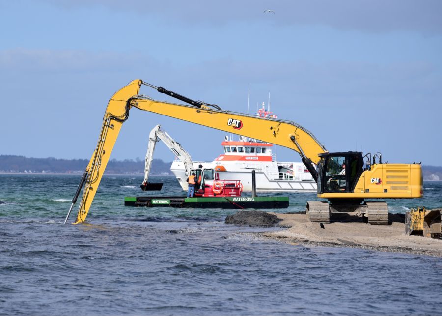 Dank der Baggerarbeiten gelang dem Wal schliesslich die Flucht.