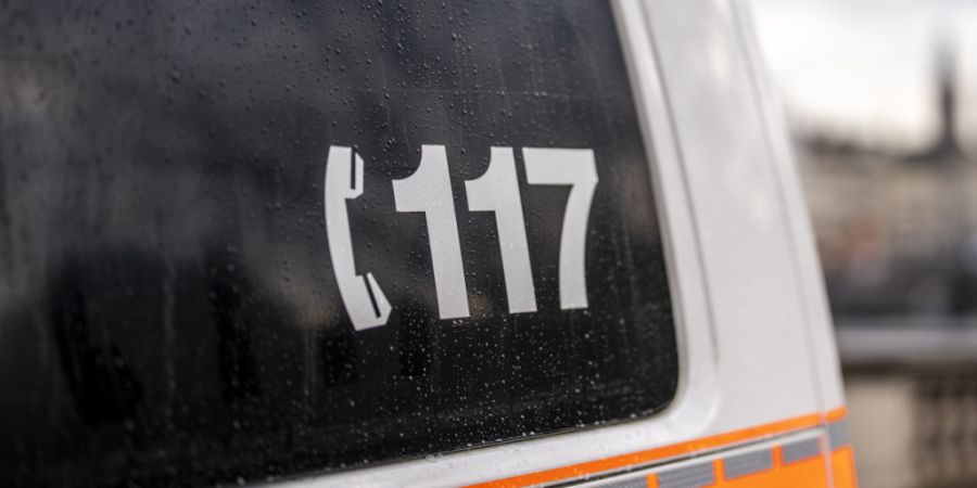 Am Freitagabend kurz vor 19.40 Uhr meldete ein Autofahrer, dass er in Neftenbach ZH einen schwer verletzten Mann aufgefunden hat. (Symbolbild)